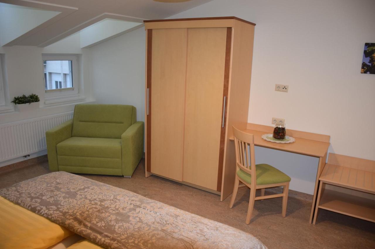 Atrium Gaestezimmer Und Restaurant - Hohenau An Der March エクステリア 写真